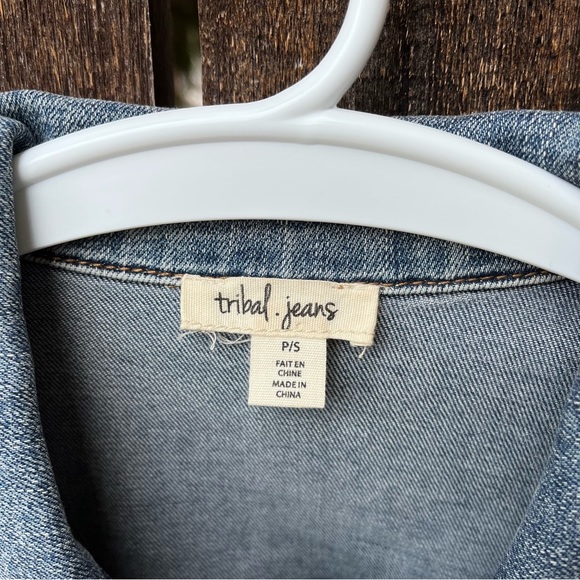 Tribal Jeans Distressed Denim Trucker Jean Jacket Sz P/S - Picture 3 of 10